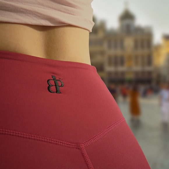 Stylish Compression "Out Perform" Leggings - TTS - Picture 3 of 8